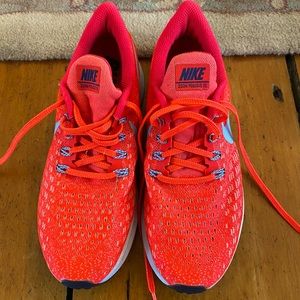 Nike Trainers! Size 8.5